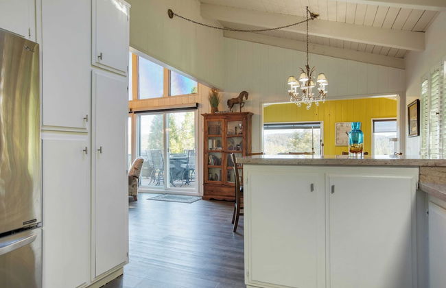 Lake Access, Game Room, Firepit, 3 Decks w/ Views Lakeview Ridge by Avantstay - Foto 10