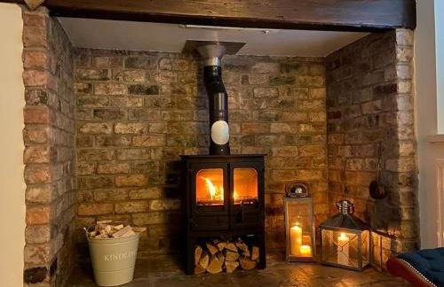 Delightful 3 bed cottage with hot tub & sea views. - Photo 34