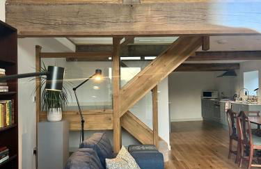 Stylish Barn with Meadow Views & Brookside Garden - Foto 12