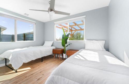 Desert Oasis - Firepit, Stargazing, Kitchen Essentials, 5 Acres, & Joshua Trees - Sleeps 6 Comfortably, 7 with Sofa, 8 Maximum - Foto 14