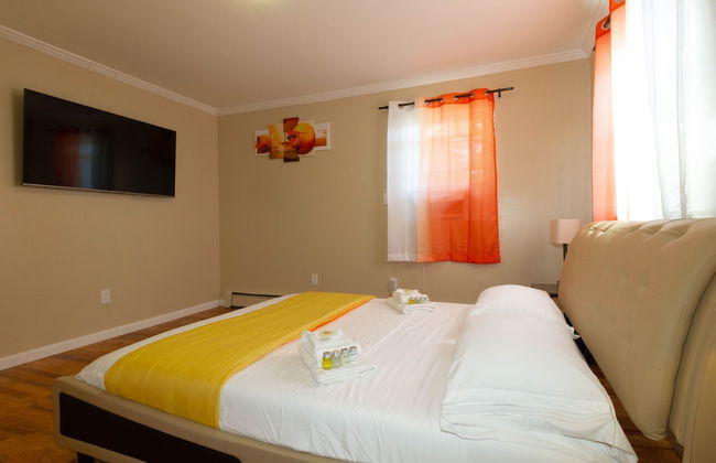 Cheerful & Beautiful 3-Bedroom Ranch - Photo 5