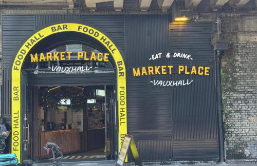 Vauxhall Central - Spacious 3-Bed Serviced Apartment- Balcony-Free Parking - Lift - Sleeps 7 - Photo 37