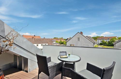 Harmonie Homes - Built in 2025 - High-Quality Beds & Linen - Full Kitchen - Fiber WiFi - 4K Smart TV - 2 Balconies - Elevator - Free Private Parking - Near Augsburg - 20 Min via Autobahn to Munich-West - Foto 21