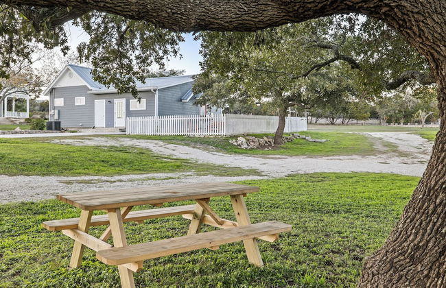 Kingsby Cottage - 1BR & Mountain Views - Photo 22