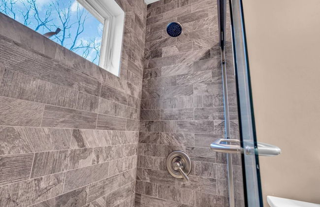 Cozy Private Home W Fireplace Outdoor Kitchen - Photo 11