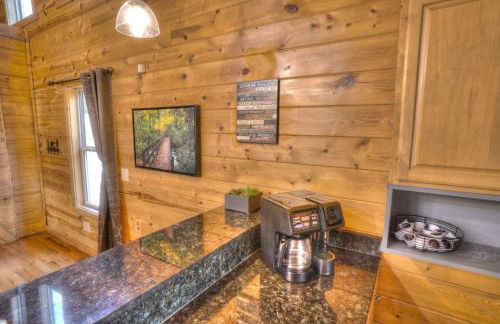 Luxury Cabin Sleeps 8 with creekside fire pit near Helen GA - Foto 10