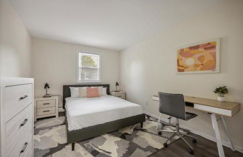 Pine Brook 818 I Pool Gym I Free Parking ! - Photo 5