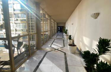 Marbella Beach Front Edificio Mayoral Centro Ciudad y Primera Línea Playa Muy Amplio y Espacioso - Foto 16