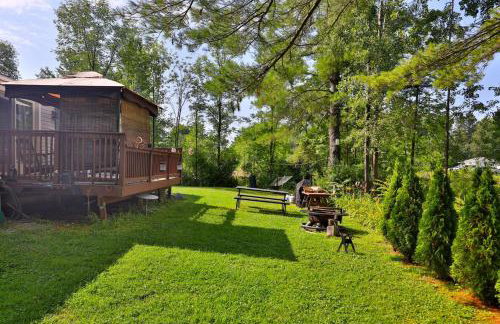 The Bomoseen Bungalow - Vermont Lake House Close to Ski Resorts! Private dock, ski rental ticket deals - Foto 8