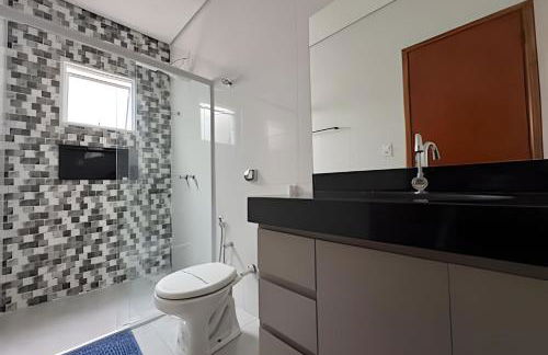 Casa Moderna, Confortável e com Churrasqueira - Foto 15