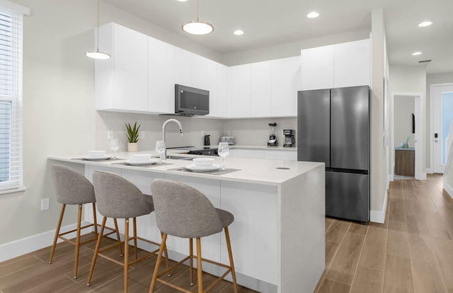 Upstay - Modern Family Townhome With Pool - Foto 9