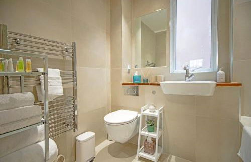 Westminster two bed one bath sleeps 5 with Air-Con - Photo 21