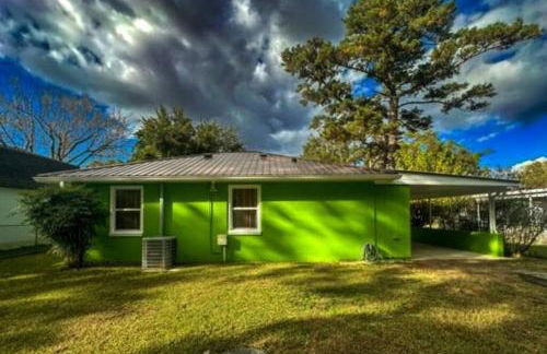 Kitchen, Laundry & Fenced Yard - Foto 13