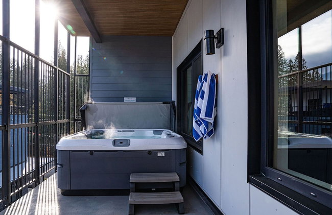Altitude Adjustment Revelstoke Vacations - Photo 22