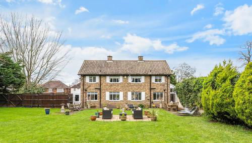 Designer Cottage with Parking - Esher Surrey - Pass the Keys - Foto 2, Garden, Garden view