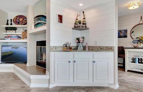 Pool and Dock Access Lakefront Hot Springs Condo! - Foto 10