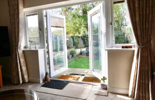 Bright, Stylish 1 KS Bed Bungalow with Private Garden - Foto 4