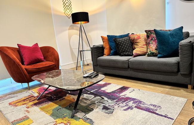 STUNNING 2 BED APARTMENT WITH PARKING - Foto 32