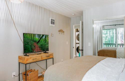 Cozy 2BR Condo Walk to Lake, Saltwater Pool and Golf - Foto 23