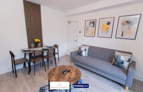 Award-Winning Four Bedrooms House, Parking, WiFi By Derby Short Term Rental Short Lets & Serviced Accommodation Derby - Foto 15