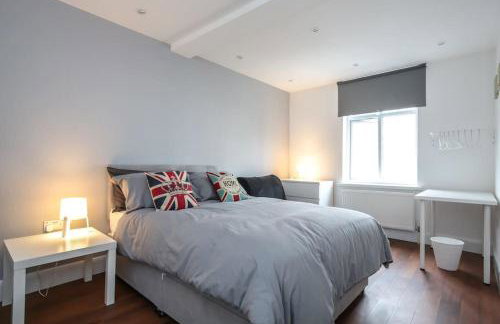 Large Modern Spacious House 6 Bedrooms 5 Bathrooms - Foto 21