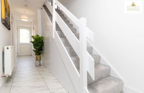 Contractors 3 Bed 2Bath House Free Off Street Parking for 2 Cars WiFi Stevenage Self Catering Sleeps 5 Guests By White Orchid Property Relocation - Foto 13