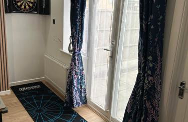 Spaghetti House 6 Bedroom with Large Off-Road Driveway Great for Crews in Vicinity of Starcity and City Centre - Foto 26