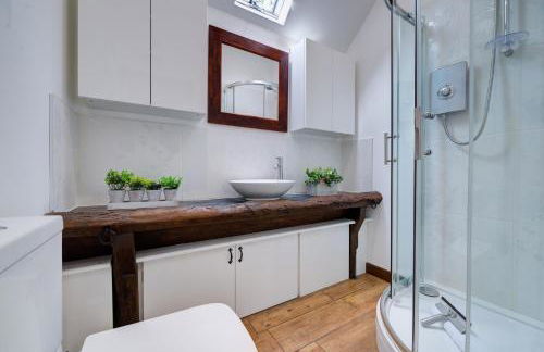 Peaceful Getaway - Free Parking, Short Drive to Stamford - Foto 2