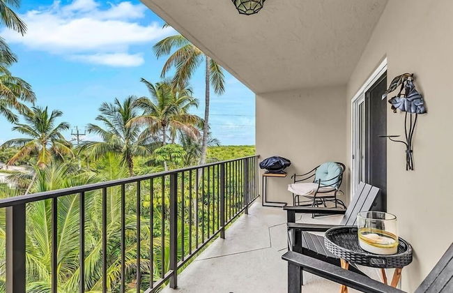 Updated Unit With Beautiful Florida Bay Sunsets 1 Bedroom Condo by RedAwning - Photo 30