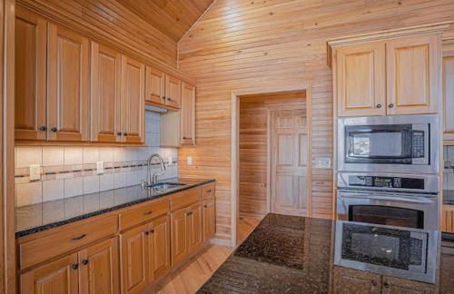 Amazing Vacation Home on the 56 MM, Dock, Water Toys, Fire Pit, 5 bedrooms/5 baths - Foto 15