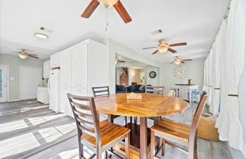 Stunning bayfront home with spacious deck and incredible Galveston Bay views - Foto 22