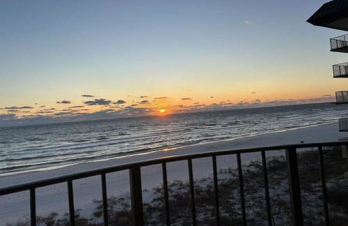 Oh Buoy! Catch the Breeze at This Beachfront Escape! Sleeps 8! - Foto 23