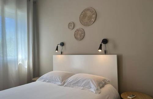 Renovado com AC, 2 WC completos, terraço e garagem - Foto 14