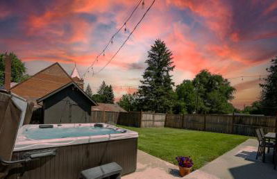 South Perry Dist Fenced Yard & Hot tub - Foto 3