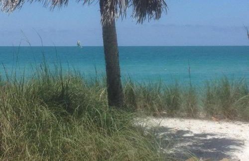 Tropical Beach House- 100 Steps to the Gulf! - Foto 5