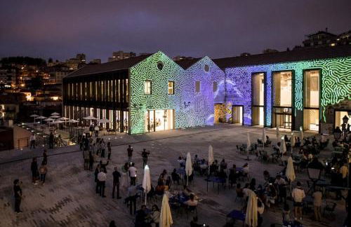 KING SIZE Bed with Air Conditioning near the BEACH & FREE Street Parking - Foto 52