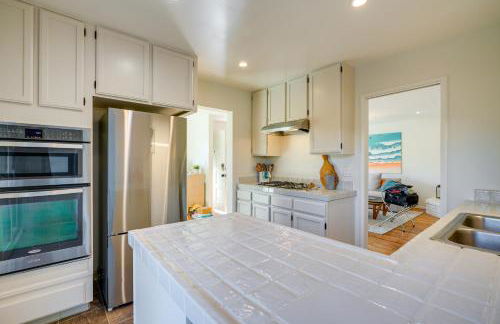 Seaside Home with Hot Tub and Patio Close to Beaches! - Foto 7