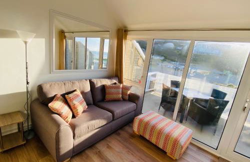 Sunsets In Porthtowan, Beachfront apartment - Photo 10