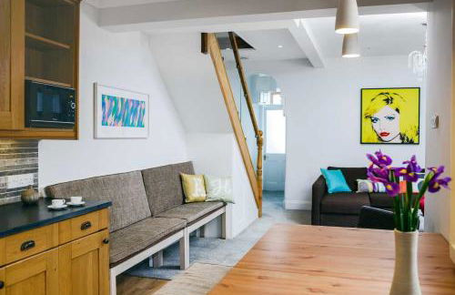 Stylish Central Bath House with five bedrooms - Photo 8