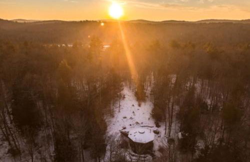 Imaginative Octogonal Glass Treehouse on Seven Private Acres near Great Barrington, MA - Foto 21