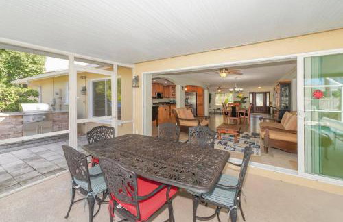 Heated Pool Home - Perfect Location - Walk to Beach, Restaurants and More! - Foto 28