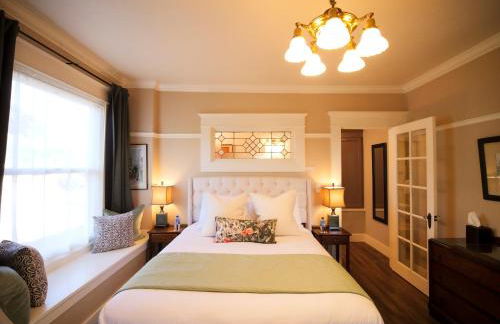 RedTail Inn - 3 Suites Sleeps up to 12 - Foto 1