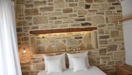 LAINI LUXURY SUITES - Photo 3