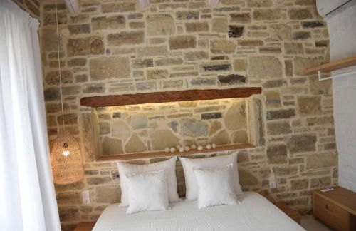 LAINI LUXURY SUITES - Photo 3