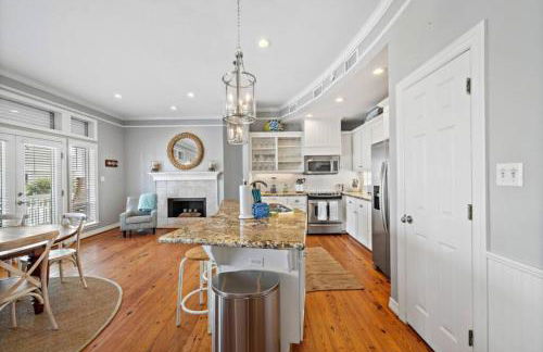 Huge beach house with great views, steps from sand - Foto 11