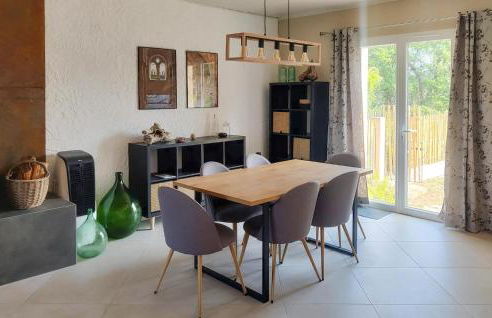 Beautiful Home In Besse Sur Issole With Wifi - Photo 4