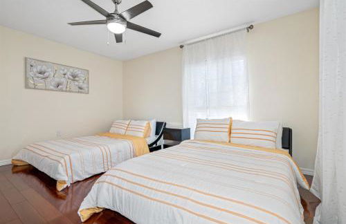 Spacious & Amazing Home w Big Pool and Patio - Photo 24