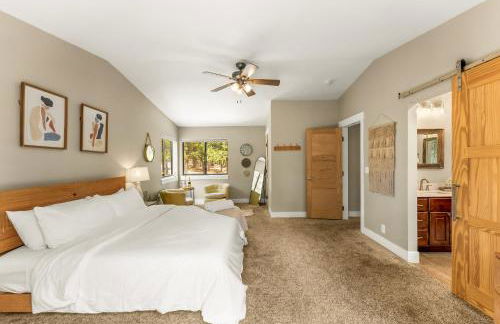 Spacious Comfort in Scenic Monument - Foto 29