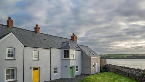 Yellow Cottage - 2 Bedroom Cottage - Dale - Foto 1, Other