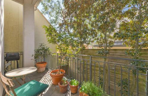 Elegant French Patio Home with Private Pool - Foto 38